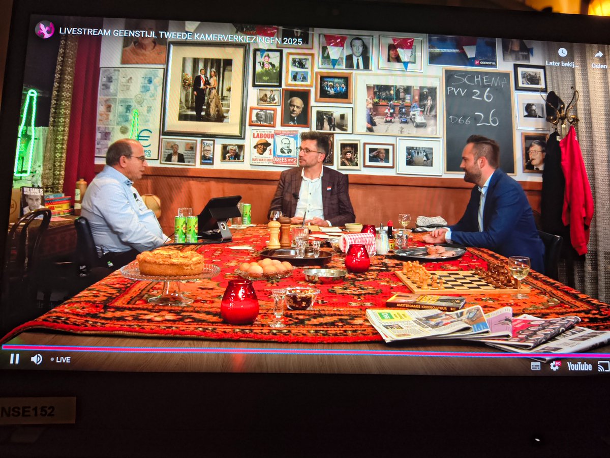 GeertenWaling's tweet photo. De NOS is blijkbaar gestopt met uitzenden terwijl de uitslag nog helemaal niet duidelijk is. Ik zie dat de livestream van @geenstijl nog gewoon doorgaat, met uitslagen uit de gemeenten. Er kan nog flink wat schuiven t.o.v. de exitpoll.

Pollingen zijn palingen! #TK2025 https://t.co/M97PpzbGh7