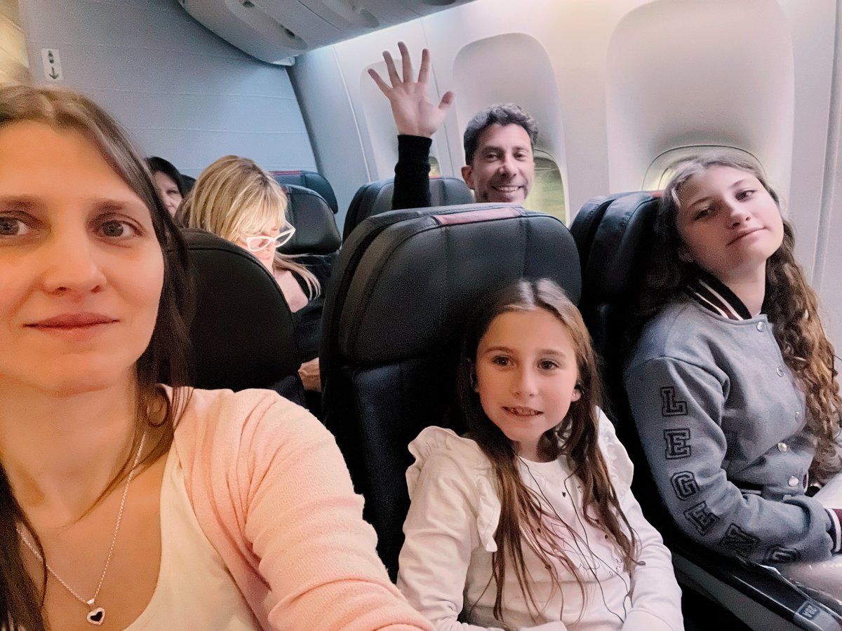 droggiano's tweet image. A volar por los 15 de Uma. #ModoVacaciones.