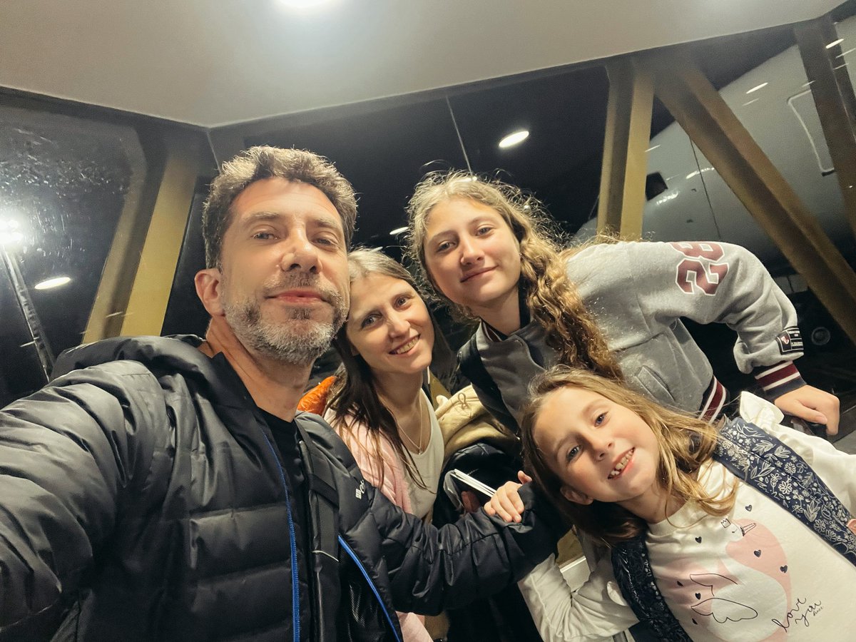 droggiano's tweet image. A volar por los 15 de Uma. #ModoVacaciones.