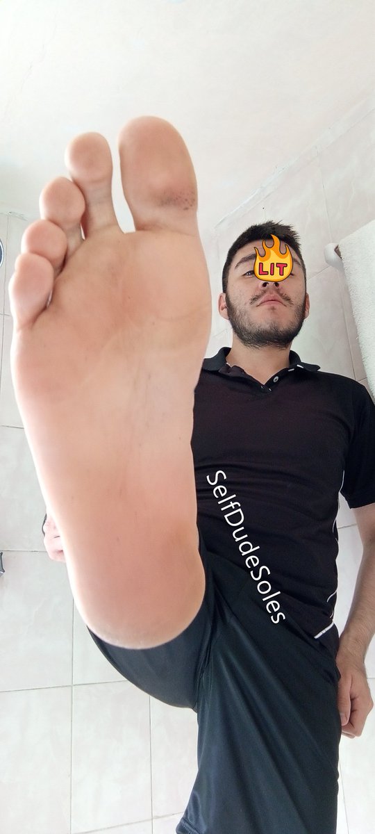 You like my big white foot? 

#men #boy