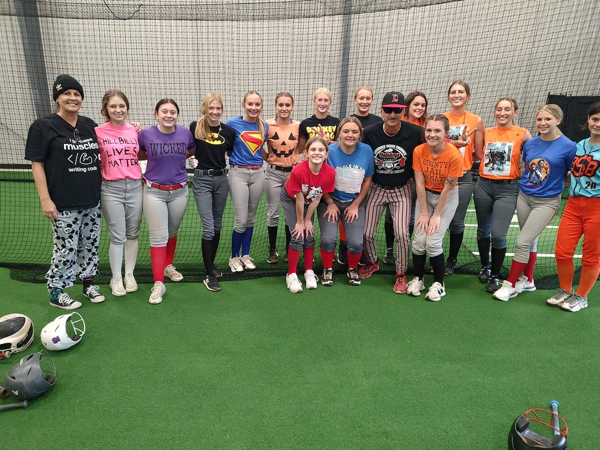 LC Softball tweet media