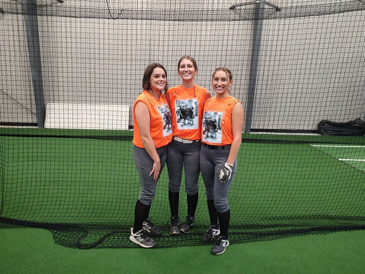 LC Softball tweet media