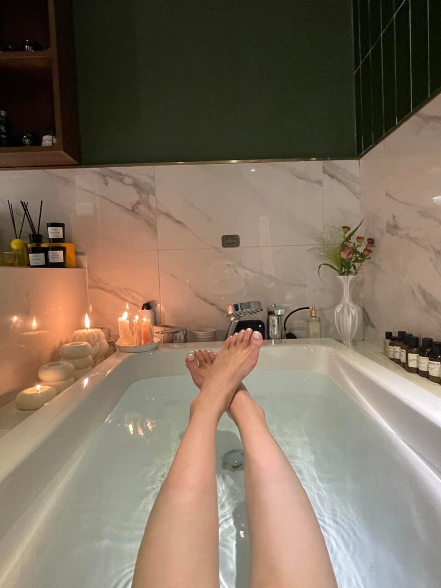 Mod19881M's tweet image. Self-care mode: activated 🕯️✨