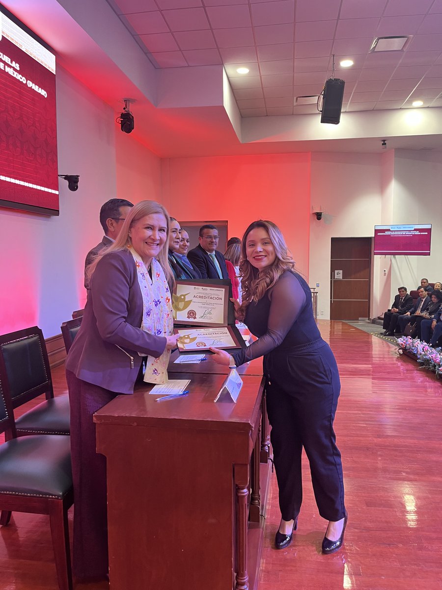 Conalep_Edomex's tweet photo. Durante la ceremonia encabezada por la Mtra. Alhely Rubio Arronis, cuatro planteles CONALEP Edoméx  recibieron la acreditación como Escuelas Ambientalmente Responsables y con Excelencia Ambiental 🏅♻️

¡Juntxs sigamos construyendo un futuro más sustentable!🌱🌎💚

#EloderDeServir https://t.co/szNUQl9Bvc