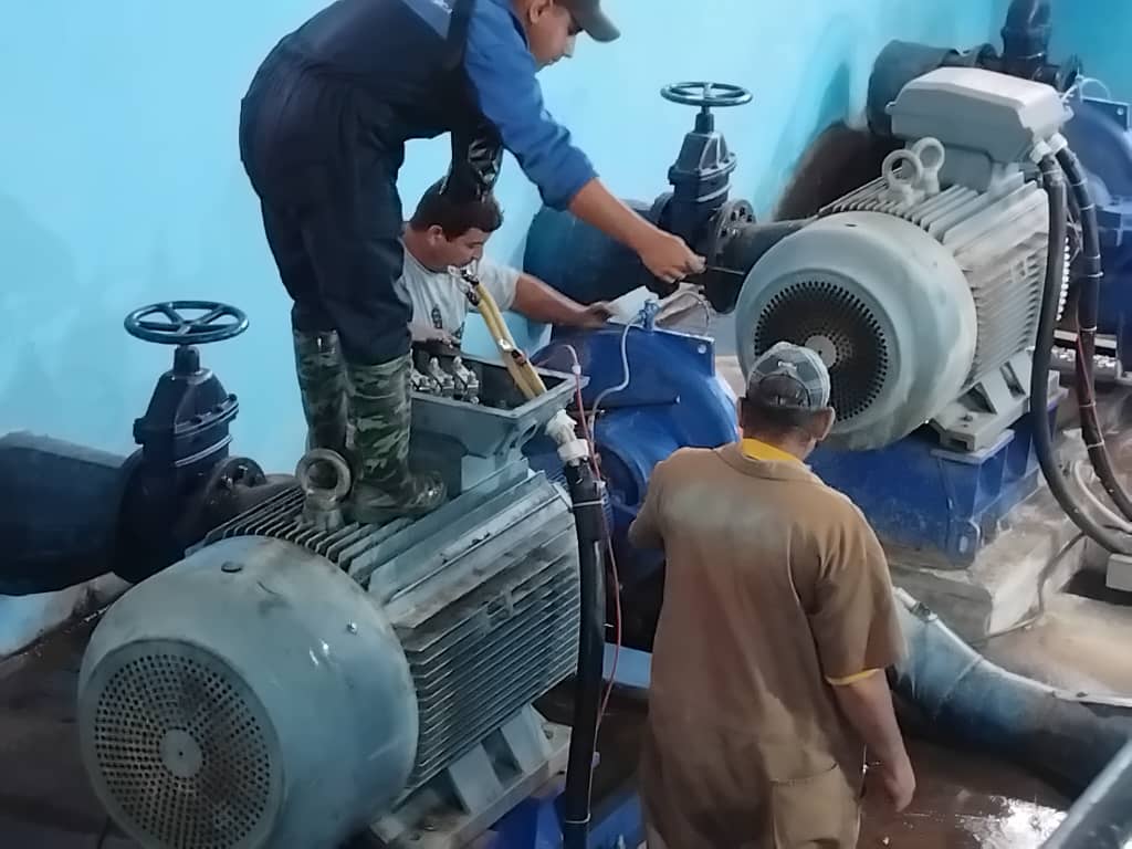 MilaxyA's tweet photo. Fuerzas de la Empresa Electromecánica de Villa Clara concluyen el montaje de la tercera bomba del Sistema Minerva-Ochoíta.
#VillaClaraConTodos 🇨🇺
Seguimos #DePieYCombatiendo https://t.co/7paYQBPN7X