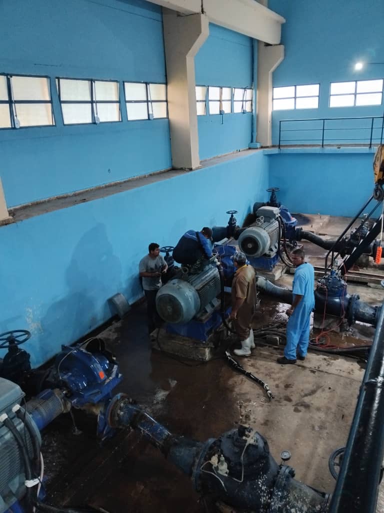 Fuerzas de la Empresa Electromecánica de Villa Clara concluyen el montaje de la tercera bomba del Sistema Minerva-Ochoíta.
#VillaClaraConTodos 🇨🇺
Seguimos #DePieYCombatiendo