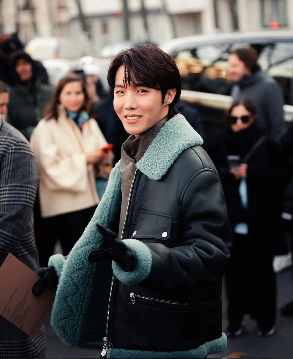 omamemitainamon's tweet photo. I’m voting #jhope for the #2025MAMAVOTE https://t.co/qfPCnl51uu