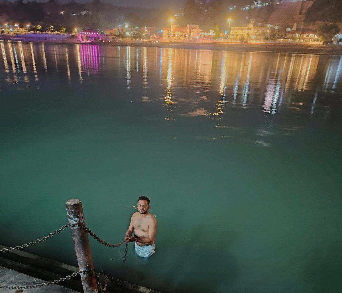 “जैसे नदी सागर तक पहुँचने के लिए संघर्ष करती है,वैसे ही हर सुबह हमें अपने सपनों तक पहुँचने के लिए मेहनत करनी चाहिए।”

सुप्रभात साथियों 🌄 
Good morning 🌅