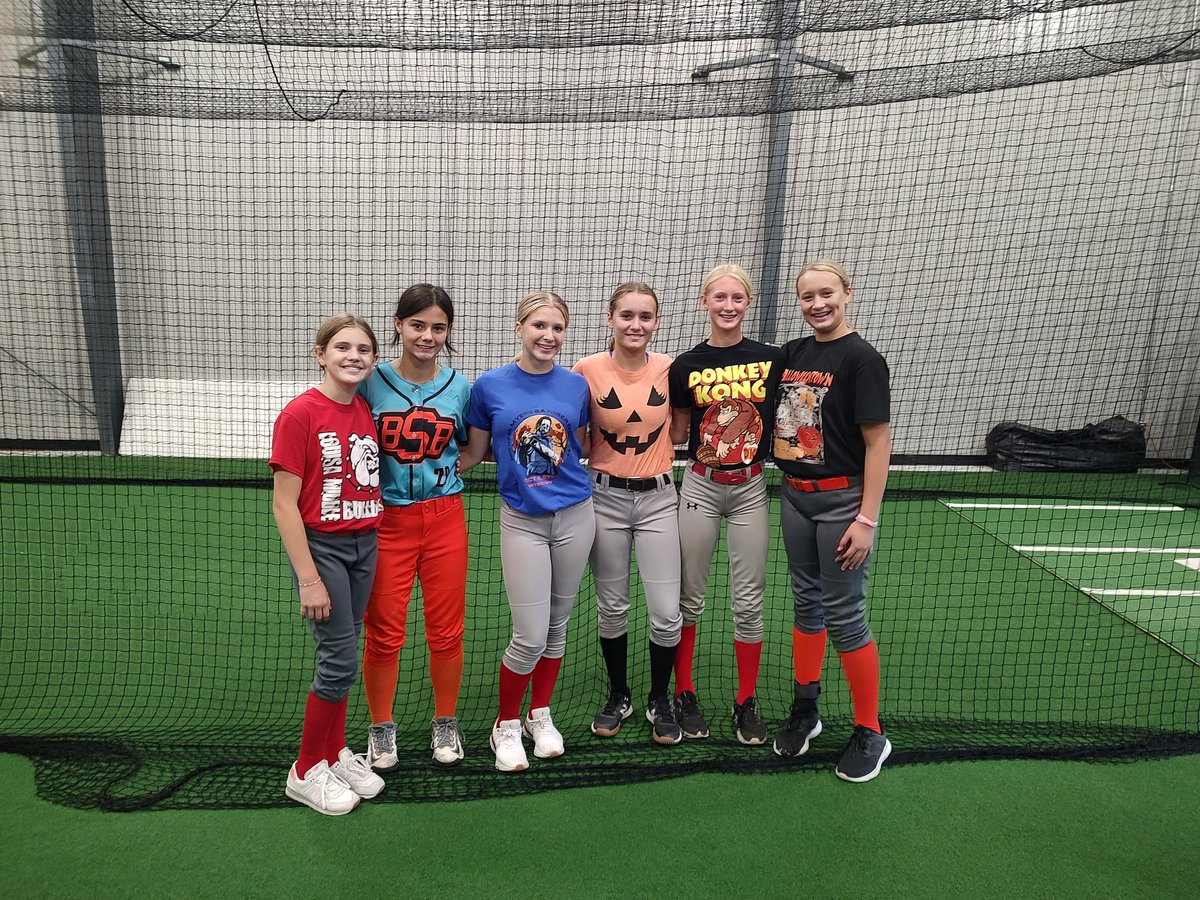 LC Softball tweet media