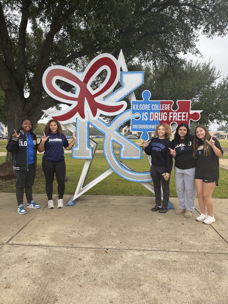 Thank you Coach Williams, Coach B and the team for an awesome visit.  We really enjoyed the day!  Despite the 🌪️🌪️🌪️🌪️🌪️🥎🥎🥎🥎🥎#dawgmentality #kilgoresoftball #CollegeSoftballRecruiting
#SoftballRecruit
#FutureCollegeAthlete
#RecruitMe
#ClassOf2026 
#SoftballPlayer