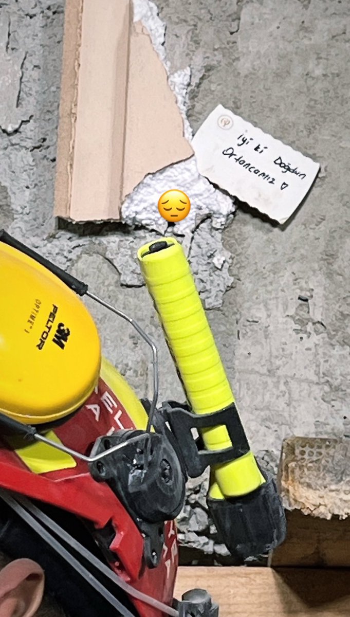 #Enkaz altında kalan hayatlar ve hayaller…"

#Gebze 🥲