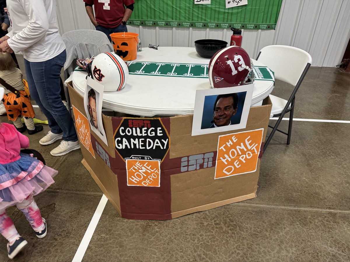 jnoblemusic's tweet photo. @PatMcAfeeShow @DariusJButler @tyschmit @BostonConnr in the state of Alabama we honor CFB greats with our trunk or treat tables!! https://t.co/0vLkb9F5bu