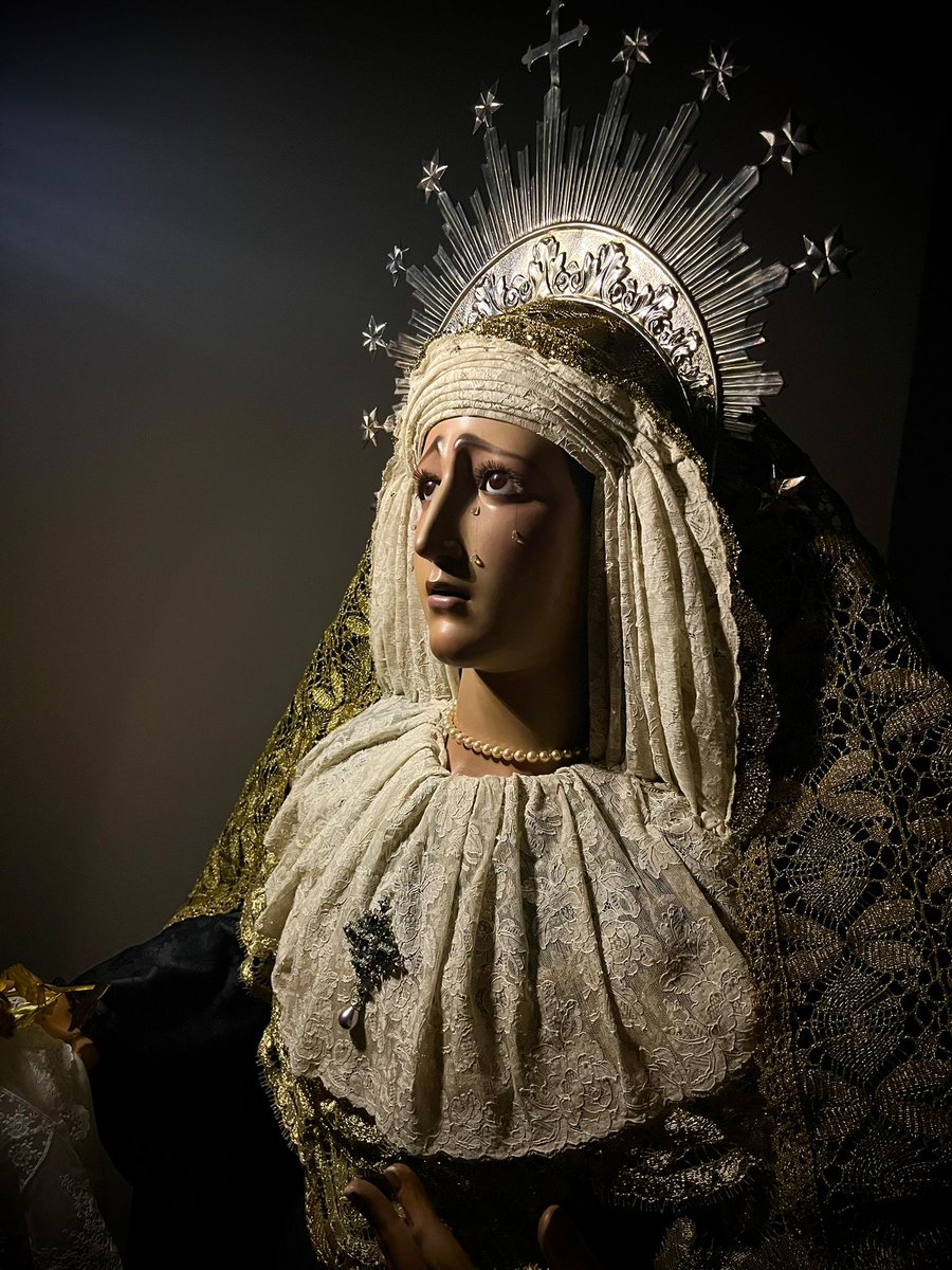 HdadEncuentro's tweet photo. Nuestros Titulares se encuentrann en su capilla de San Antonio de Padua, vestidos para las festividades de Todos los Santos y de los fieles difuntos.

#TodosLosSantos 
#FielesDifuntos https://t.co/5ZOE1z9GZX