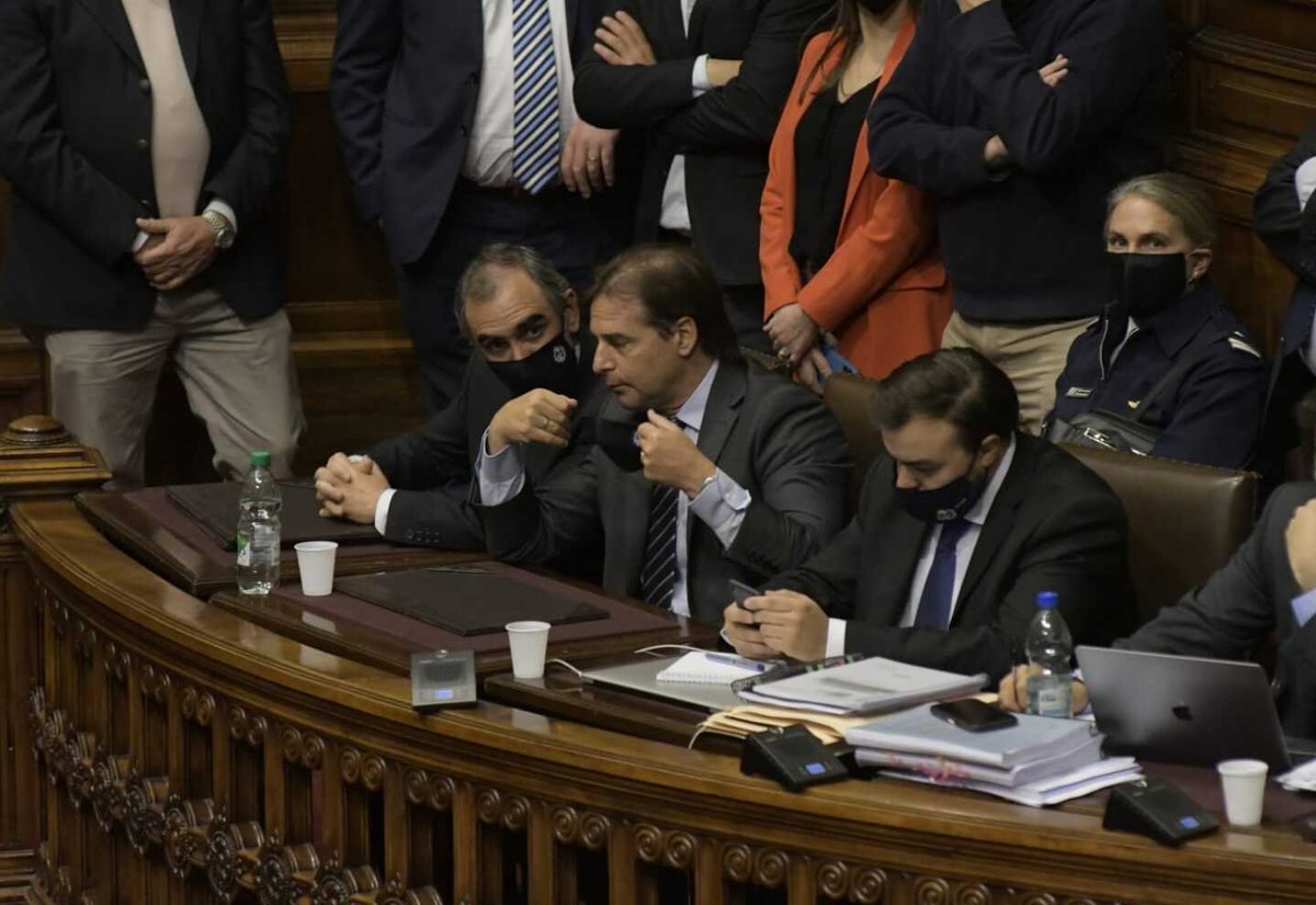 ¿Se acuerdan de "el palo en la rueda"? Un dato interesante:

Primer año de gobierno de Orsi: 4 interpelaciones (Ortuño, Fratti y ahora Lustemberg y Lazo).

Primer año de gobierno de Lacalle Pou: 1 interpelación. La realizó Lust de la propia coalición, por el contrato ROU-UPM.