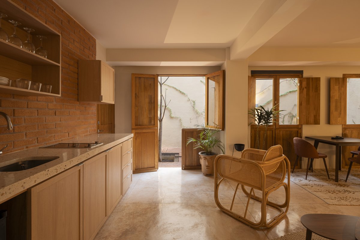 Architizer's tweet photo. Heritage details and new interventions come together to form eight updated homes with a strong sense of community.

📍Oaxaca, Mexico
 
Project by: CUETO ARQUITECTURA
Details: https://t.co/B9hInaExNB https://t.co/89PO2SJsJb