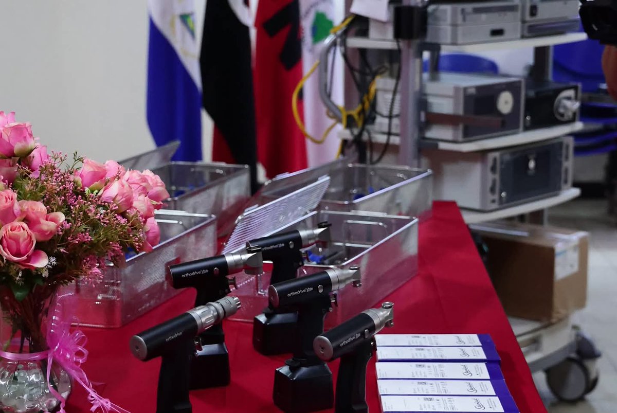 El MINSA fortalece la atención médica en el país. 
Este miércoles se realizó la entrega de 27 taladros para ortopedia y 3 torres de artroscopía 🦴 a hospitales de todo el país, mejorando la capacidad quirúrgica y la calidad en la atención a las familias nicaragüenses.