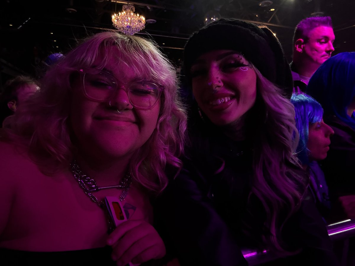 lilruthievert's tweet photo. TWO BAD BITCHES AT BARRICADE https://t.co/yDehW4REG0