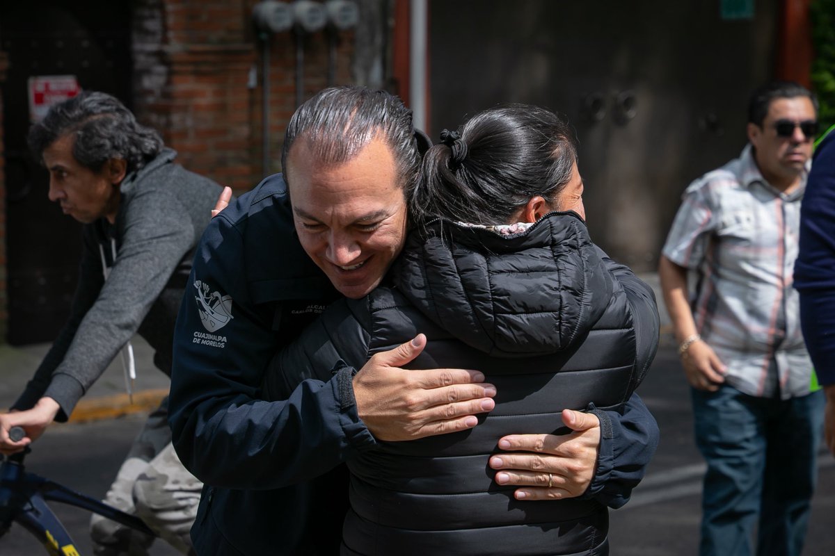 carlosorvananos's tweet photo. Hoy iniciamos la repavimentación de calles muy importantes en Acopilco: Las Flores, Puente de Tantoco, Texcalco y Monte de las Cruces.

Estoy convencido de que con estas obras las familias podrán transitar con mayor seguridad y disfrutar de calles en mejores condiciones. 
🤜🏻🤛🏻 https://t.co/g9TrdF37eB