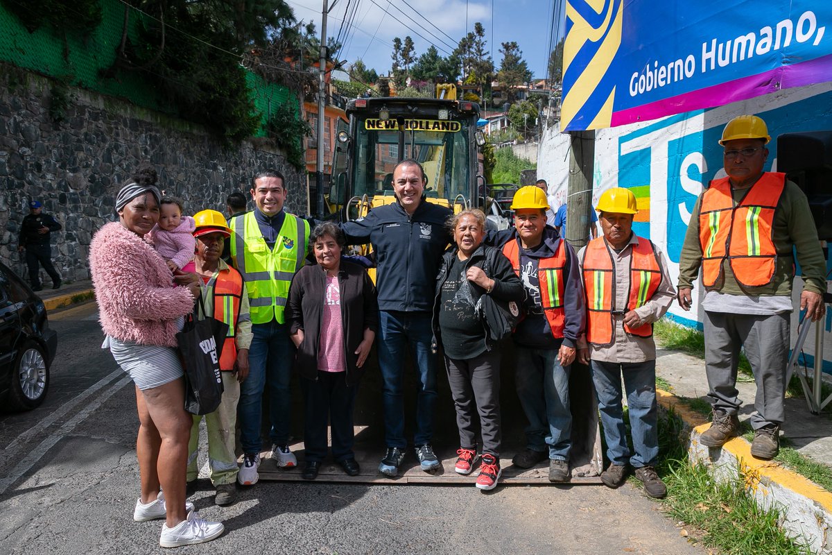 carlosorvananos's tweet photo. Hoy iniciamos la repavimentación de calles muy importantes en Acopilco: Las Flores, Puente de Tantoco, Texcalco y Monte de las Cruces.

Estoy convencido de que con estas obras las familias podrán transitar con mayor seguridad y disfrutar de calles en mejores condiciones. 
🤜🏻🤛🏻 https://t.co/g9TrdF37eB
