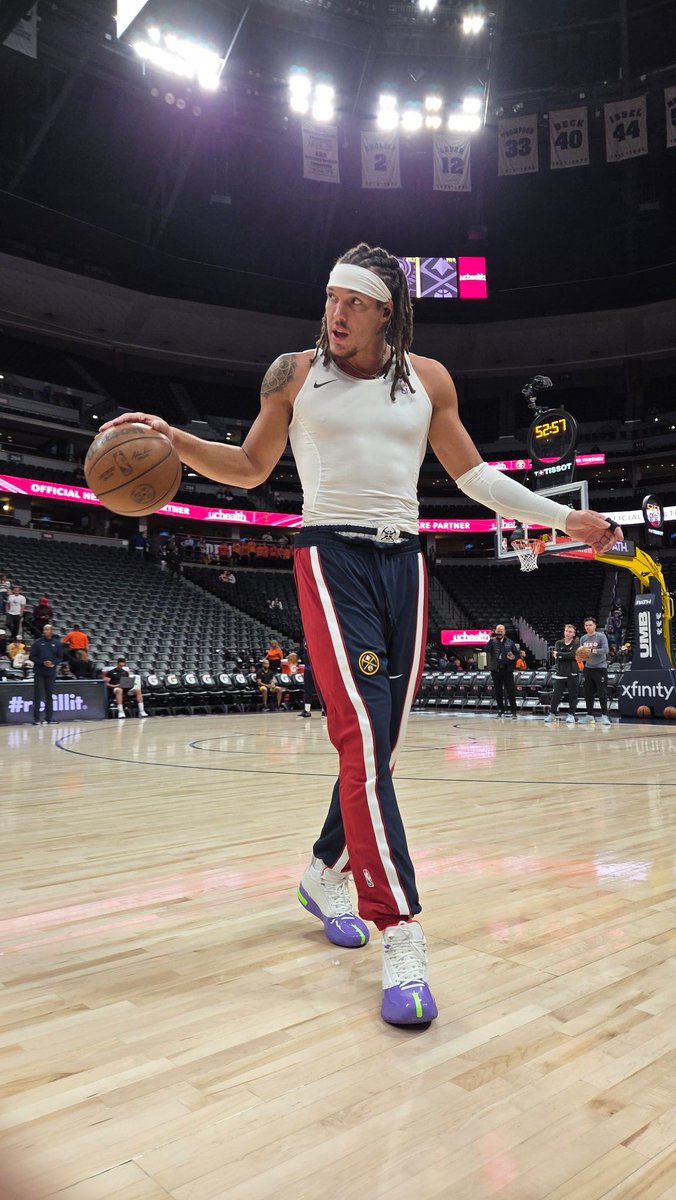 Aaron Gordon warming up in his custom pair of Nikola Jokic's Joker 1 👀