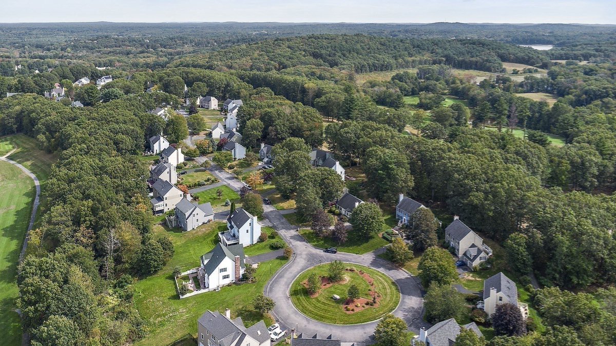 Sull12's tweet photo. Congratulations to my #Buyers on their executed Purchase and Sale Agreement on this fantastic 5 bed, 2.5 Colonial in #BradfordMA!

#BLRE #OneStepCloser #HelpingFamilies https://t.co/lKZLzRHevg