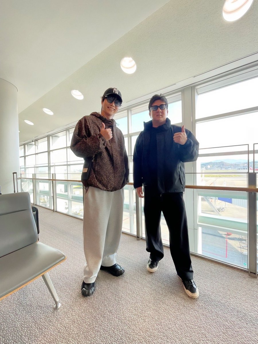 s6vgcSSL1ODoIi7's tweet photo. ✈️1年ぶりの韓国へ！
海外の皆様との打ち合わせ、そして同じ事務所のたくやのファッションショーを見に行きます。
もうひとつの仕事です。
しっかり学んで、次に繋げてきます🔥
頑張るぞー！

#韓国出張 #ファッションショー #もうひとつの仕事 #挑戦 #成長 #Jmix https://t.co/hePOn7fDlH