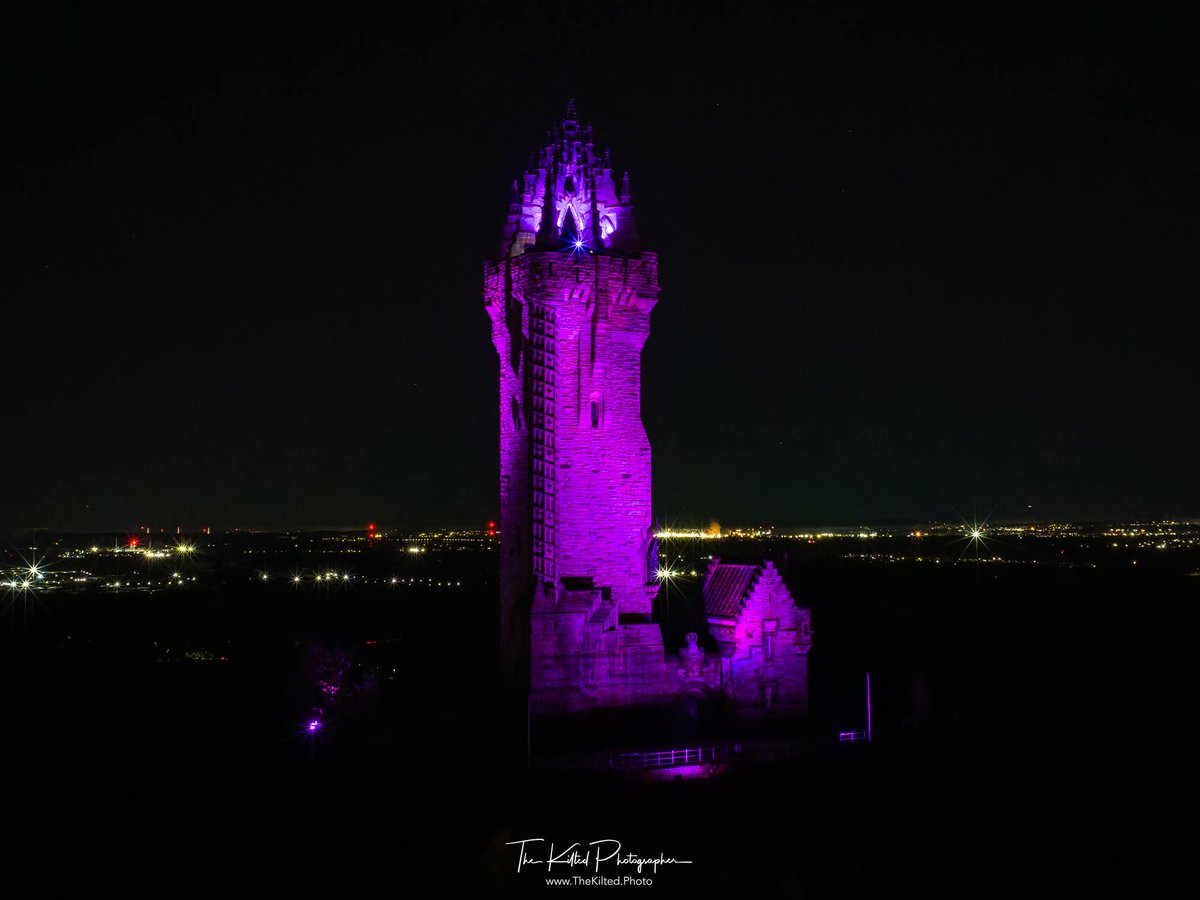 TheKiltedPhoto's tweet photo. Landmarks across Forth Valley were illuminated purple this evening to raise awareness of stroke and to show support for those affected.

The northern lights even made a small appearance, will share that later :).

#WorldStrokeDay #FAST #ActFAST #StrokeAwareness #NHSForthValley #TheKelpies #FalkirkWheel #wallacemonument #canalmagic #scotland