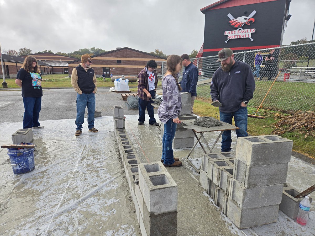 PHS  CTE students attended the Mid TN Masonry Assoc trade show at WHS. They enjoyed a brick stack board race, block laying station, laying pavers, using a MULE-robotic arm to move blocks , &amp;witnessed the latest scaffolding technology along with a 2-ton delivery truck with moffet.