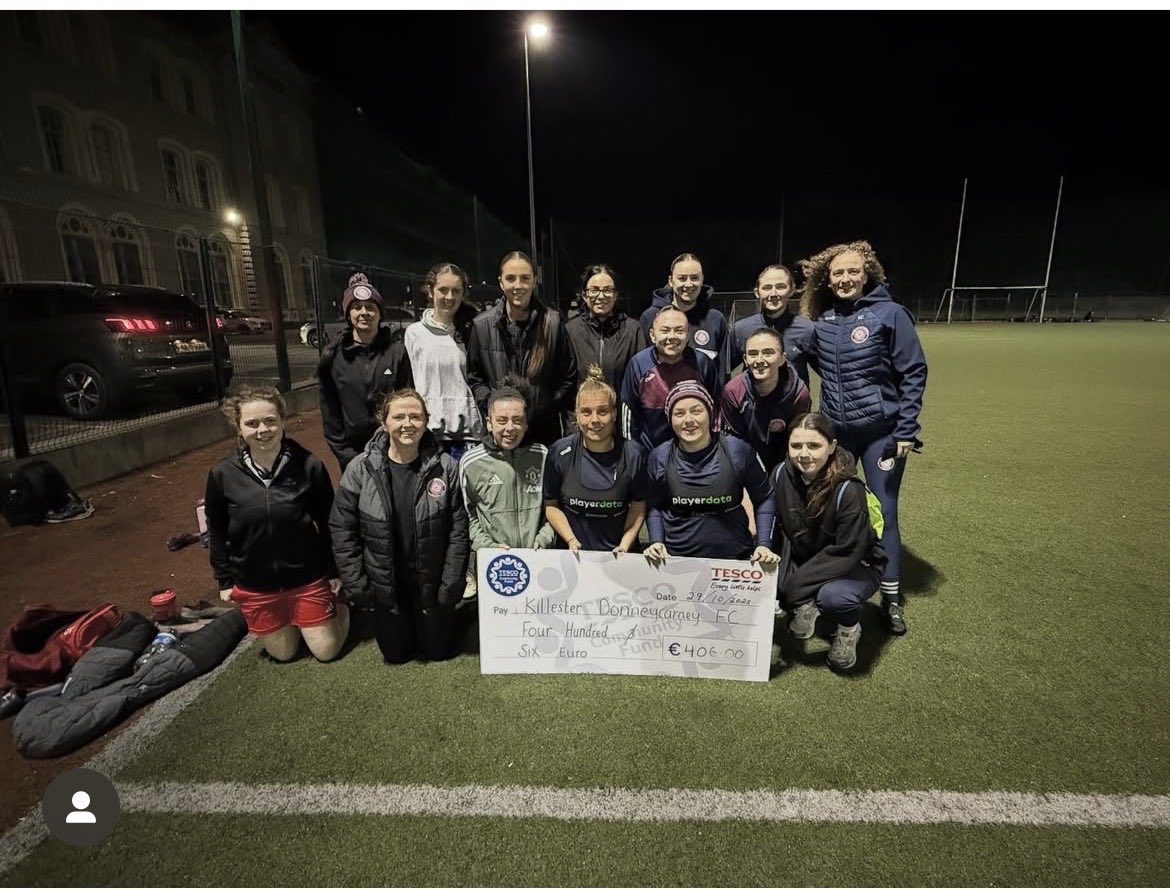 A massive thank you to <a href="/TescoIrl/">Tesco Ireland</a> who helped raise funds for our Senior Women's team through the blue token collection over the last few weeks in the local Tesco Artane. The girls were presented with the cheque from Roisin before tonight's training session ❤️⚽️👏 #KDFC
