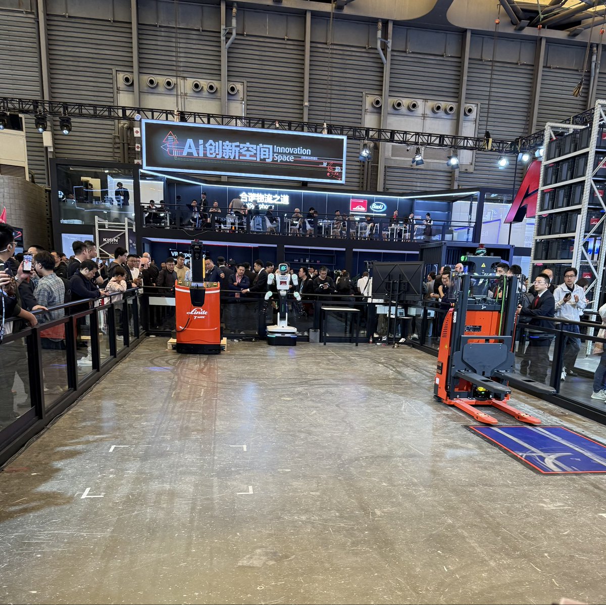 XTSTECH1's tweet photo. Excellent LogiSymphony expo by KION Group  to orchestra all the robot with AI and realtime response that make up wonderful industry band music for flexible automation with peak performance. Is a wonderful concert that XTS TECHNOLOGIES SDN BHD’s team have ever experienced before. https://t.co/WW9uoL1hx4
