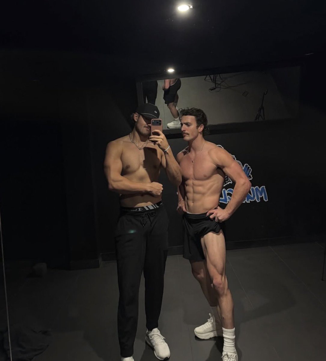 BooneAccess's tweet image. Benson Boone and his friend at the gym😳