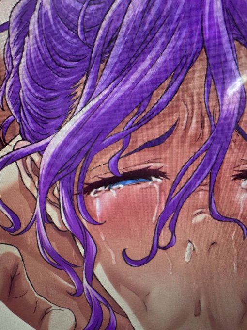 制作中のアテナ様抱き枕カバー。
この絵の一部にあるハメ撮り画像が写った小さな魔法の鏡…🪞😈

ここには通常版と差分版で違うシーンが映っており、通常版ではアテナ様がくやしなみだをながしながらひょっとこフェラを強要させられている無様姿が…😈 