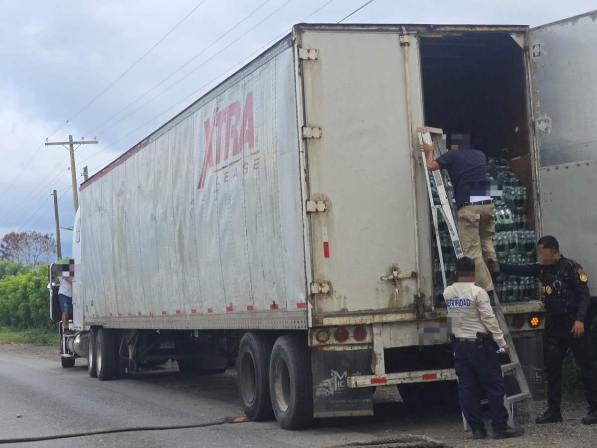 SATGT's tweet image. ✋ #COINCON | Como parte de las acciones de facilitación del comercio seguro, la #SAT en coordinación interinstitucional con @mingobguate y @Ejercito_GT detectaron un furgón 🚛 en el Puesto de Control Interinstitucional #PCI de Entre Ríos, Puerto Barrios, #Izabal, el cual…