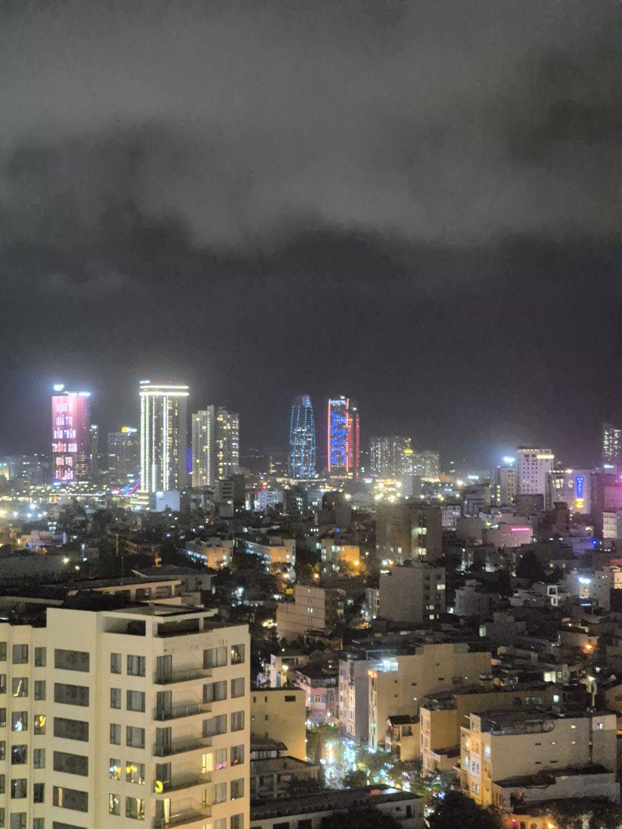 MarcelaKovov4's tweet image. 🇻🇳 Dobré ráno z Vietnamu. Včerejší pokus o návštěvu Mramorových hor v tomto zapeklitem počasí 🌧🌧🌧 také úplně nevyšel. Toto místo je známé svými jeskynními chrámy, pagodami a historickým zpracováním mramoru, který se zde nachází ⛩️
 #NguHanhSon