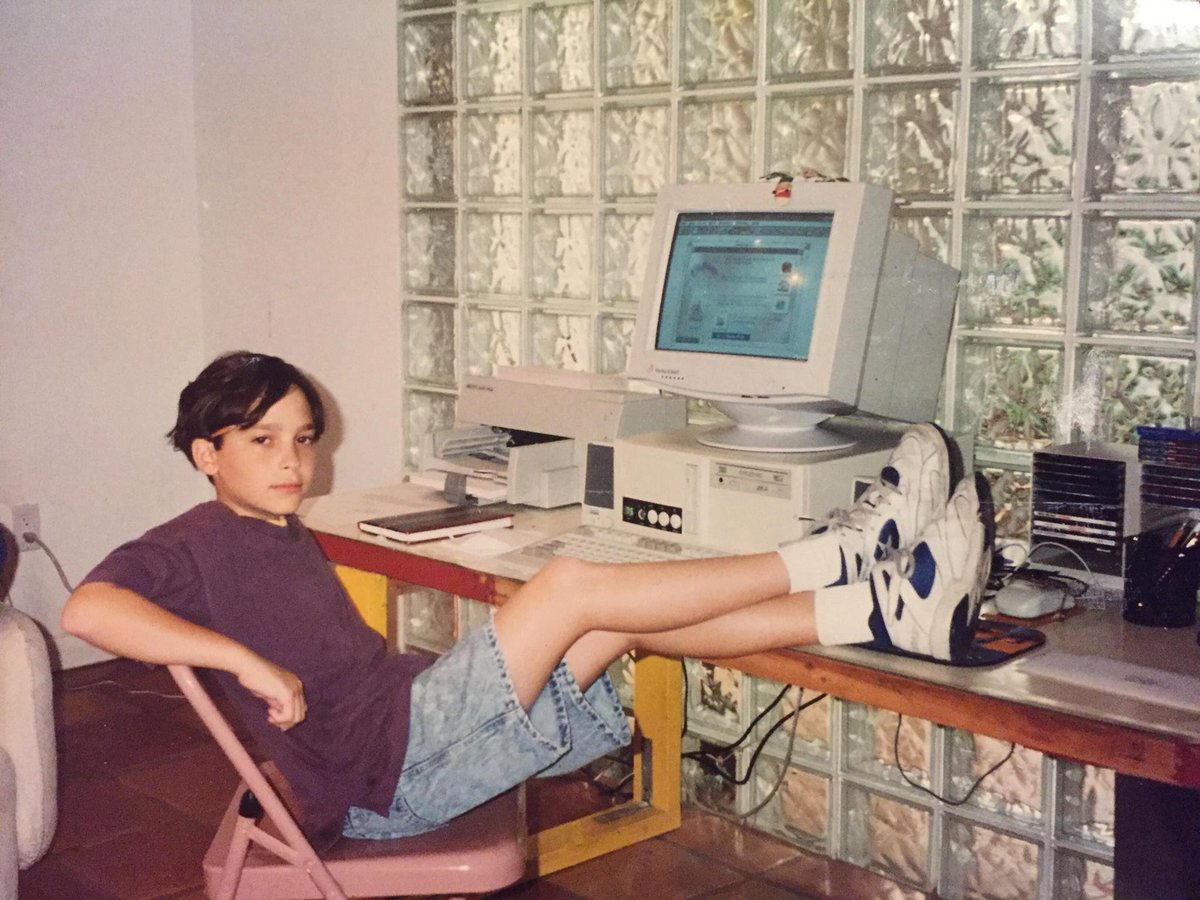 DebinhaRh's tweet photo. eu falando sobre a minha vida com a minha ex orientadora por EMAIL https://t.co/X6f9VFYea9