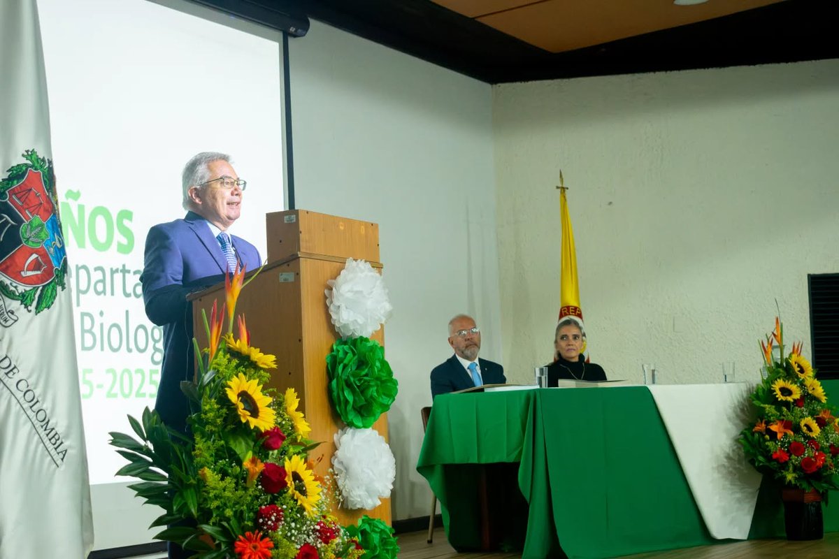 Como parte de los 60 años cumplidos por nuestro Departamento de Biología UN, se celebró un emotivo homenaje a sus profesor@s pensionad@s, quienes han dedicado su vida a formar generaciones de biólog@s  y al fortalecimiento de la investigación en nuestro país 🎓 <a href="/CienciasUNALBog/">Facultad de Ciencias - Universidad Nacional</a>