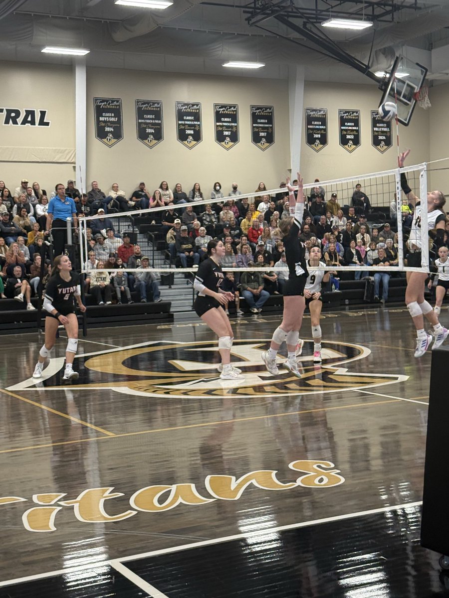 C2-3 Subdistrict 🏐

🆚 Thayer Central

Set 3: 12-25 Thayer Central 

Titans win the match 3-0