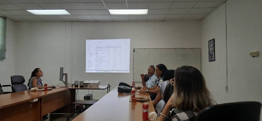 Cubapetroleo1's tweet image. Durante la visita de control efectuada por funcionarios del #CITMA municipal y provincial al @CEINPETCuba, se sostuvo un intercambio constructivo sobre los resultados 2024-2025 y el desempeño como EAT. La entidad agradece el reconocimiento recibido.
#PetrolerosPorCuba #Cuba