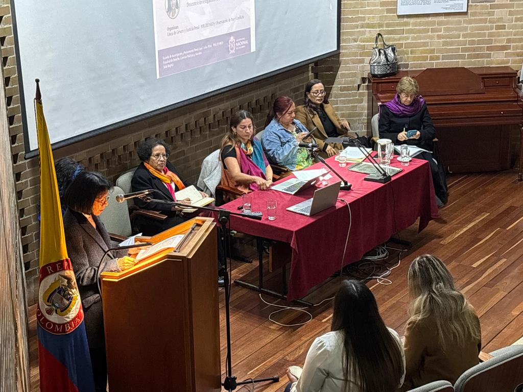 Hilo 🧵 

#EventosFDCPS 👉 En la actividad “25 años de la Resolución 1325 de Naciones Unidas”, nos acompañan:

-Alexandra Valencia, Magistrada de <a href="/JyP_TSBta05/">Tribunal Superior de Bogotá - Justicia y Paz</a> 

-Alix María Salazar, Proceso de Paz M-19.

-Dilia Fuertes, Firmante Acuerdo Final de Paz
