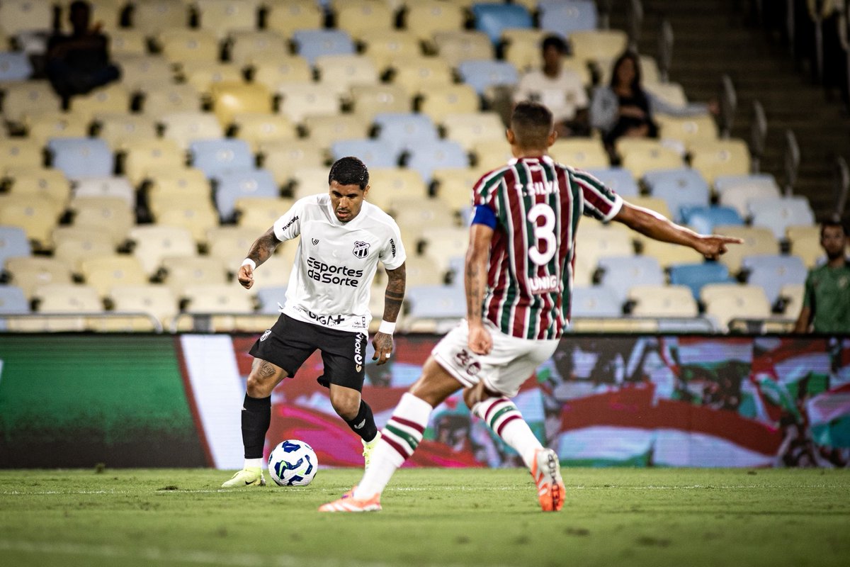 ReporterDanilo's tweet image. Fluminense 1x0 Ceará

Apesar do placar refletir a partida, pois o Fluminense dominou o jogo e poderia ter construído até um placar mais elástico, o resultado foi injusto porque o gol do Fluminense veio de uma falta marcada por um erro da arbitragem

Foto: Gabriel Silva/Ceará SC