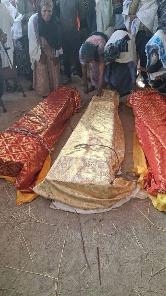 OrthodoxyNews's tweet image. Violence in Oromia, Ethiopia  
Reports claim at least 10 Orthodox Christians killed and dozens abducted in East Arsi Zone, Oromia, by alleged Oromo extremist groups. Victims aged 2-76. Claims of Abiy Ahmed regime&apos;s inaction remain unverified. EOTC Synod yet to comment. #Ethiopia