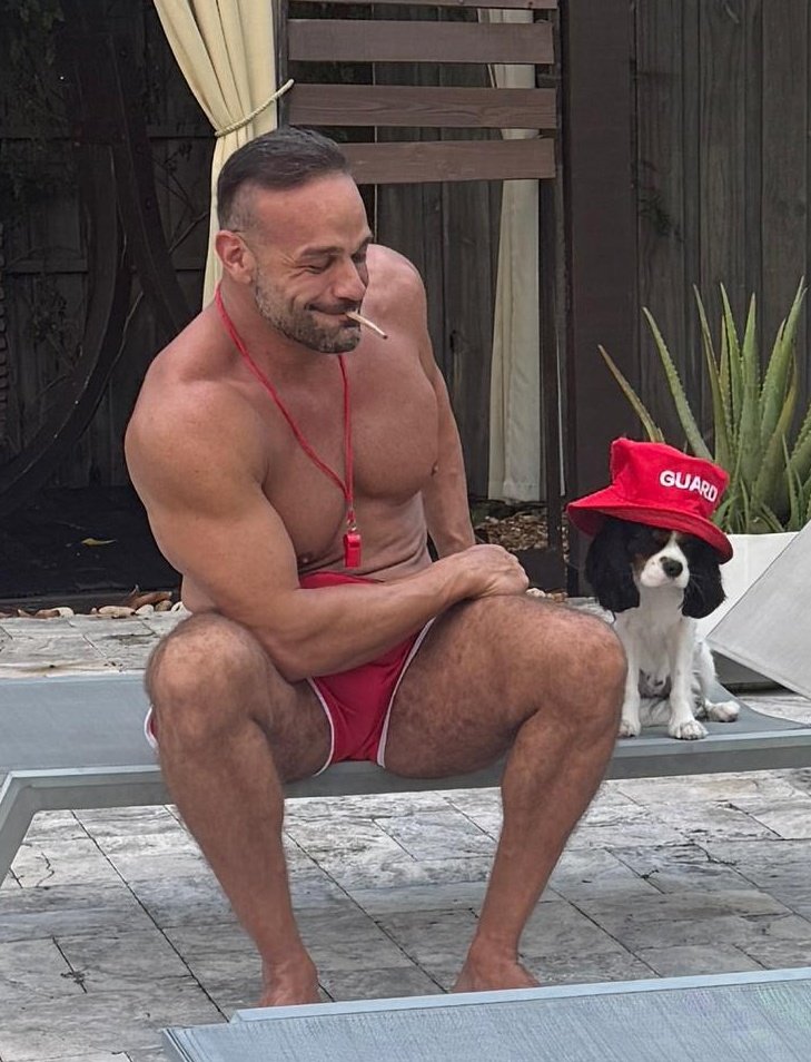 Alex_scarpetti's tweet photo. #Lifeguard? #dog? #pool #smoke @sammy__draper #done ! https://t.co/O9wP7jZFVW