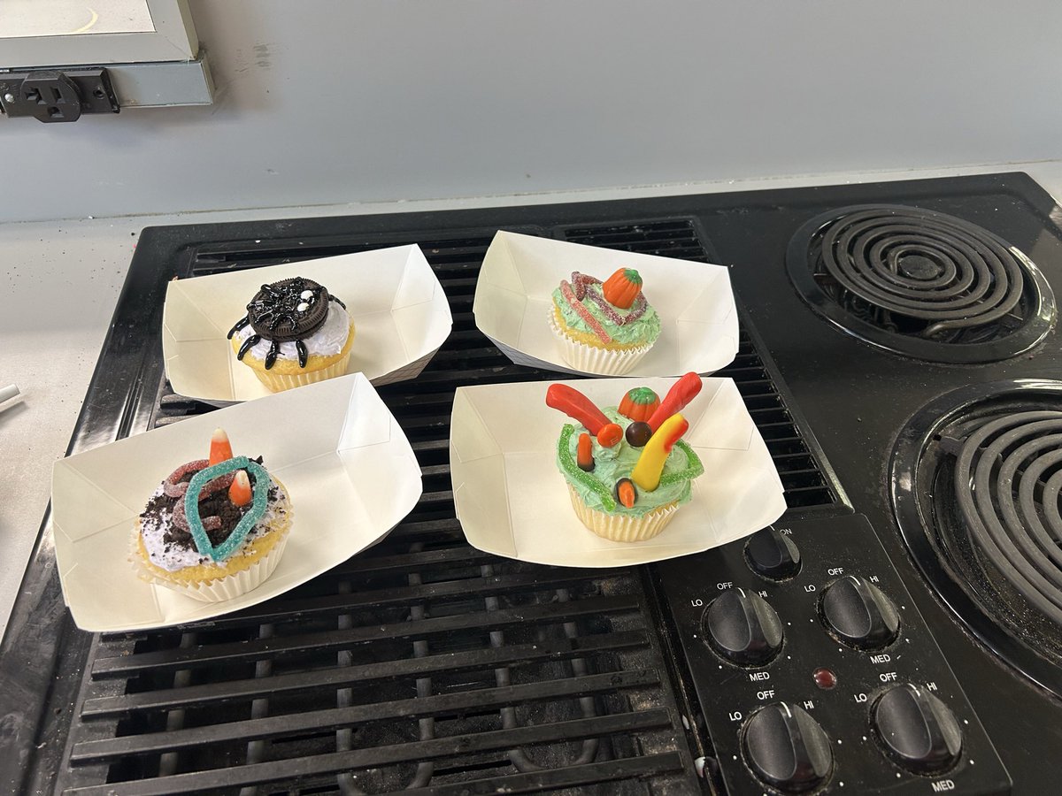 OMSVikings's tweet image. Cupcake Wars at Olsen Middle! 🧁 Students showcased creativity, teamwork, and culinary talent while mastering food prep, safety &amp;amp; presentation! 👩‍🍳
Olsen offers AWESOME electives—debate, dance, coding, robotics,marine science🌊&amp;amp; more!
#AwesomeOlsen #FutureChefs #CulinaryArts