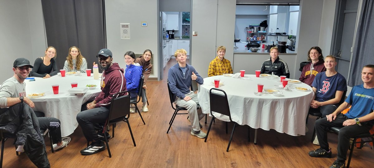 Thank you to Jack Blankenship and Winthrop BCM for hosting our team dinner before we hit the road for the Big South Championship!

#ROCKtheHILL | #BigSouthXC