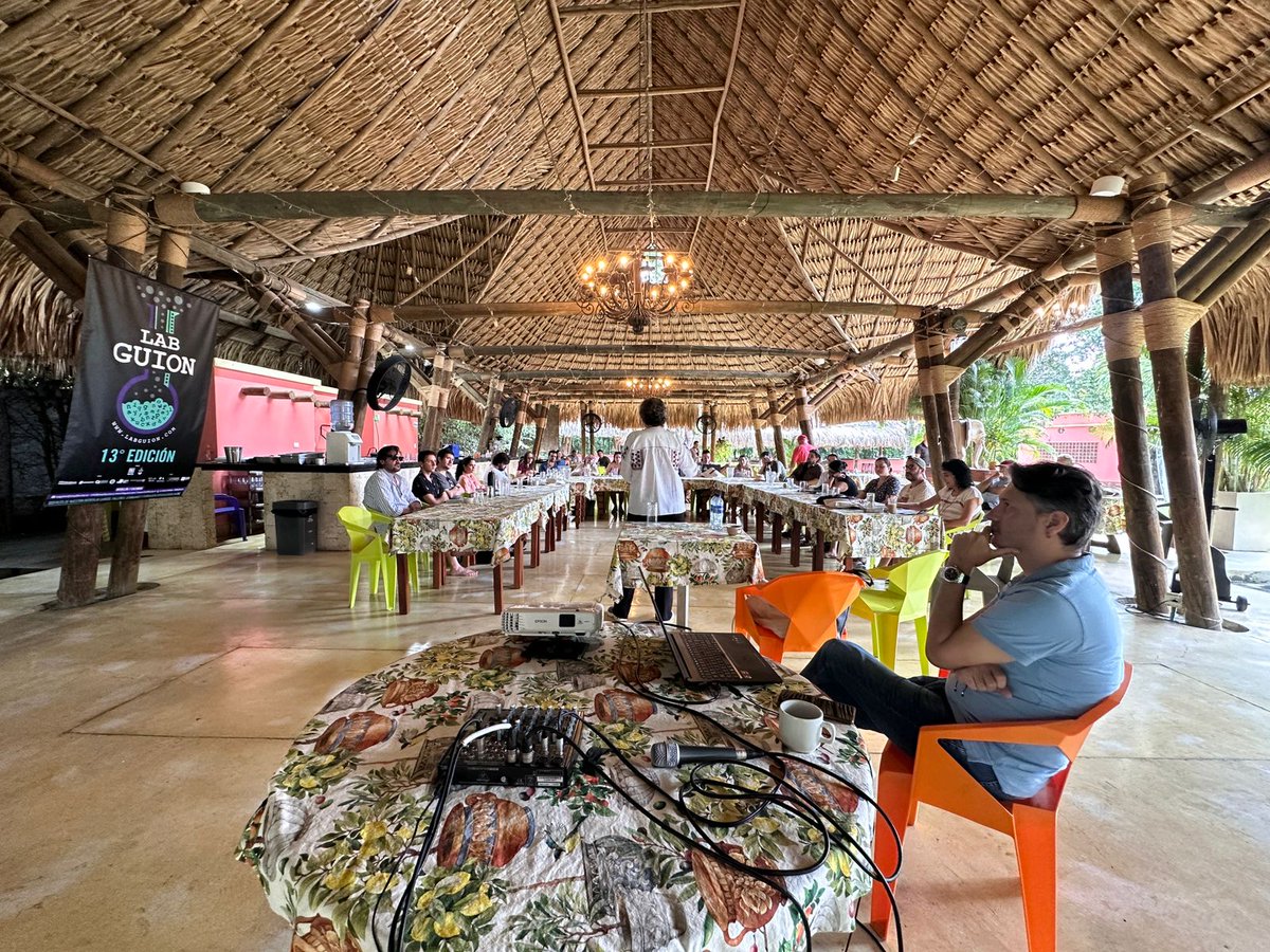 💚 Las mejores historias nacen en conversaciones honradas. En el #LabGuion2025, No es solo técnica. Es visión compartida. Es futuro cinematográfico siendo escrito en tiempo real. Esto es lo que significa tener espacios dedicados a que TU VOZ sea escuchada. #MentorsQueInspiran