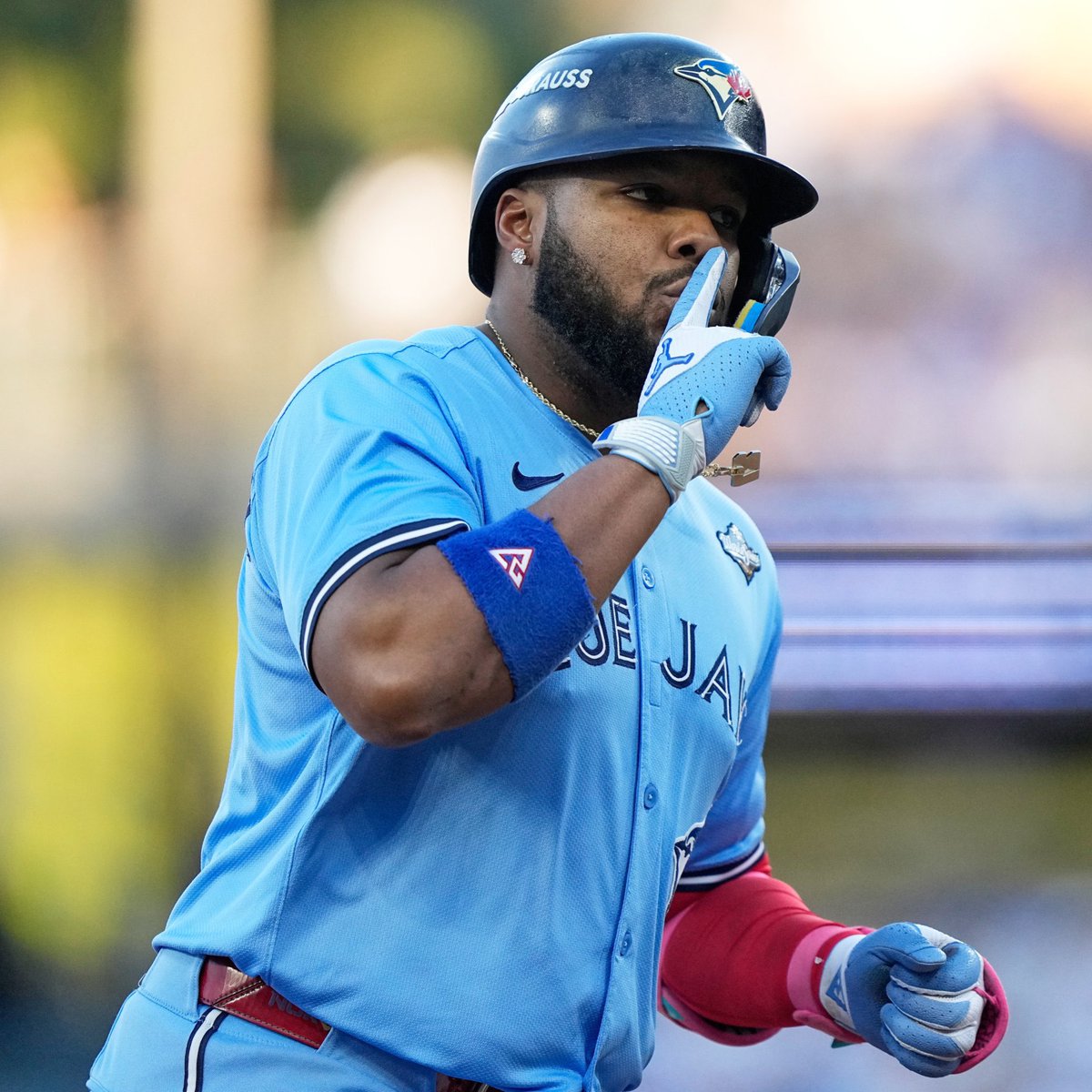 The only player in MLB history with more than 25 hits and 15+ RBI in a single postseason:

2025 VLADIMIR GUERRERO JR.

Worth every penny ⭐️