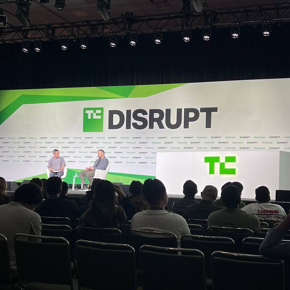 Shoptankio's tweet photo. Representing Solana at @TechCrunch Disrupt alongside billion-dollar startups.

Our mission: Building Global Internet Markets on Solana.

@toly your laugh when you saw the crowd was priceless. @SolanaConf is going to be 10x bigger! https://t.co/TI7nAwsuRM