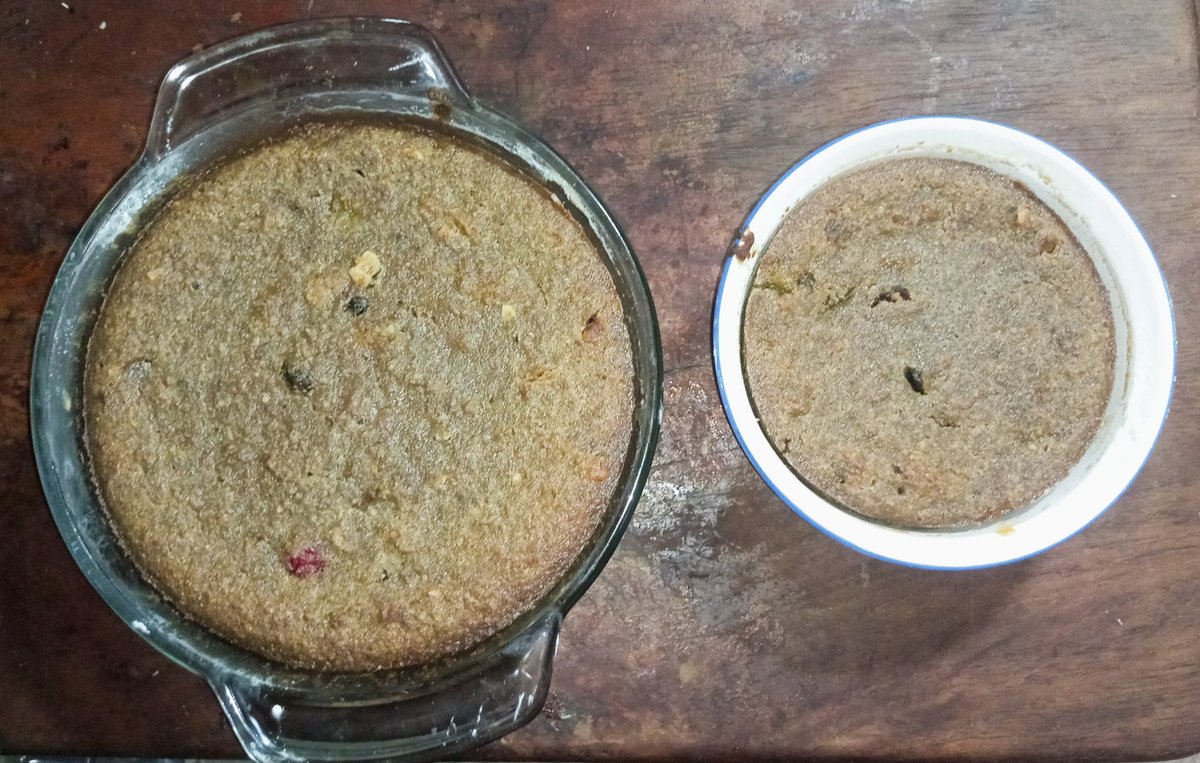 EstebanJim34185's tweet photo. Pudín de Pan Gourmet o Mama llena, es gourmet, gracias a que contiene nueces, pasita frutas confitadas, tutti frutti, canela, nuez moscada en polvo, vainilla, agua de rosas, clavo de olor en polvo, huevos, leche, mantequilla y azúcar. https://t.co/wkmp0NkxLX
