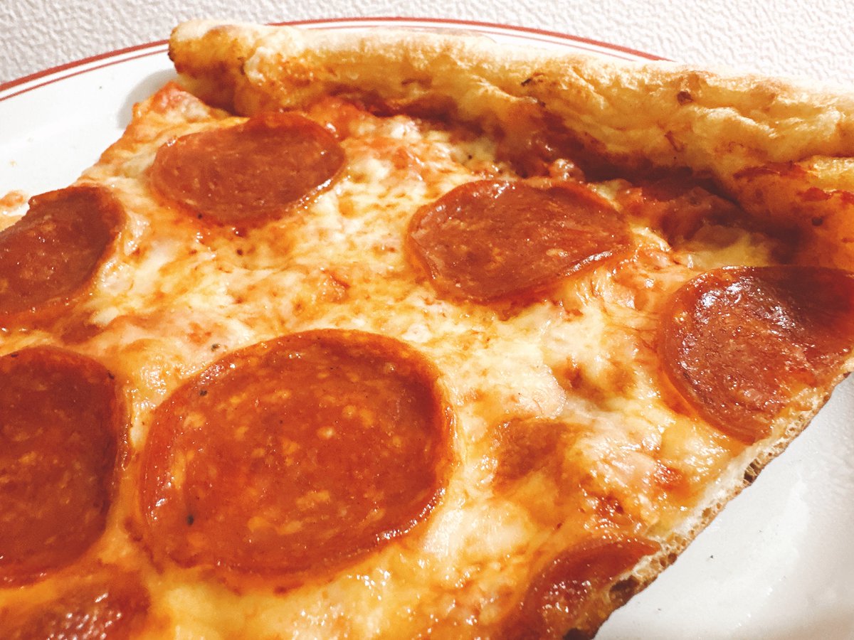 おはようございまス
#世田谷区三軒茶屋 は晴れ☀️

卵かけご飯の日🥚
同僚から卵かけご飯専用醤油をもらいましたが、出汁が効いていて美味しいです🍚
でも写真はでっかいピザ🍕

今日も１日よろしくお願いします
#企業公式が朝の挨拶を言い合う
#企業公式相互フォロー