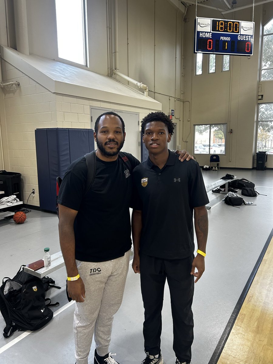 2 NIACC alumni giving back to the game! It’s was good to see you Q and good luck as you go back overseas for another season. You are a pure hooper and we will always be family! 

#teamdreamchasers #basketball #alumni 

<a href="/JrHardrict/">Quentin Hardrict jr</a> <a href="/NiaccMensBB/">NIACC Men's Basketball</a>